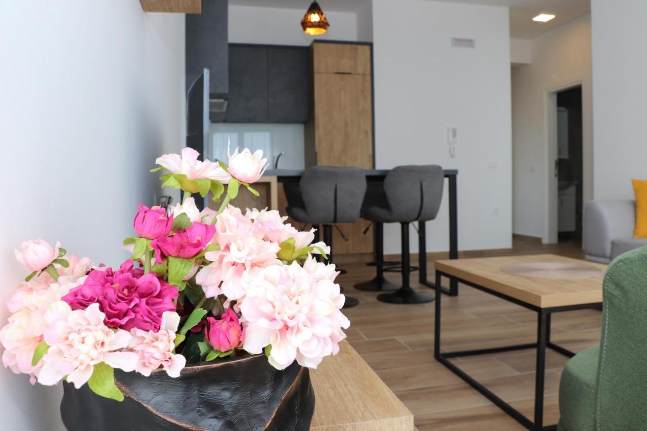 Eagles Apartments & Suites Ulcinj Luaran gambar